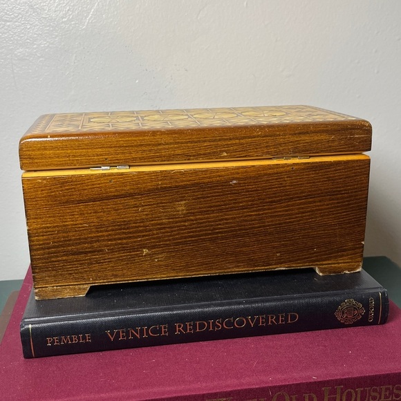 Hand Carved Vintage Russian Wooden Keepsake Box with Geometric Design - Picture 6 of 11